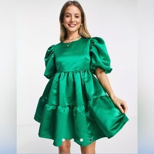 NEVER WORN - satin puff sleeve trapeze mini dress in green